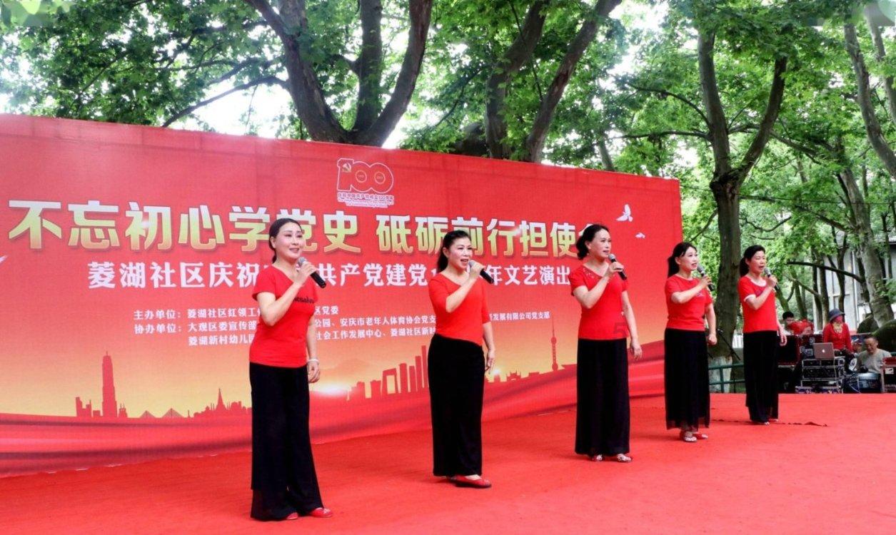 如果让你重新上一次大学，你会怎么度过？游戏画面