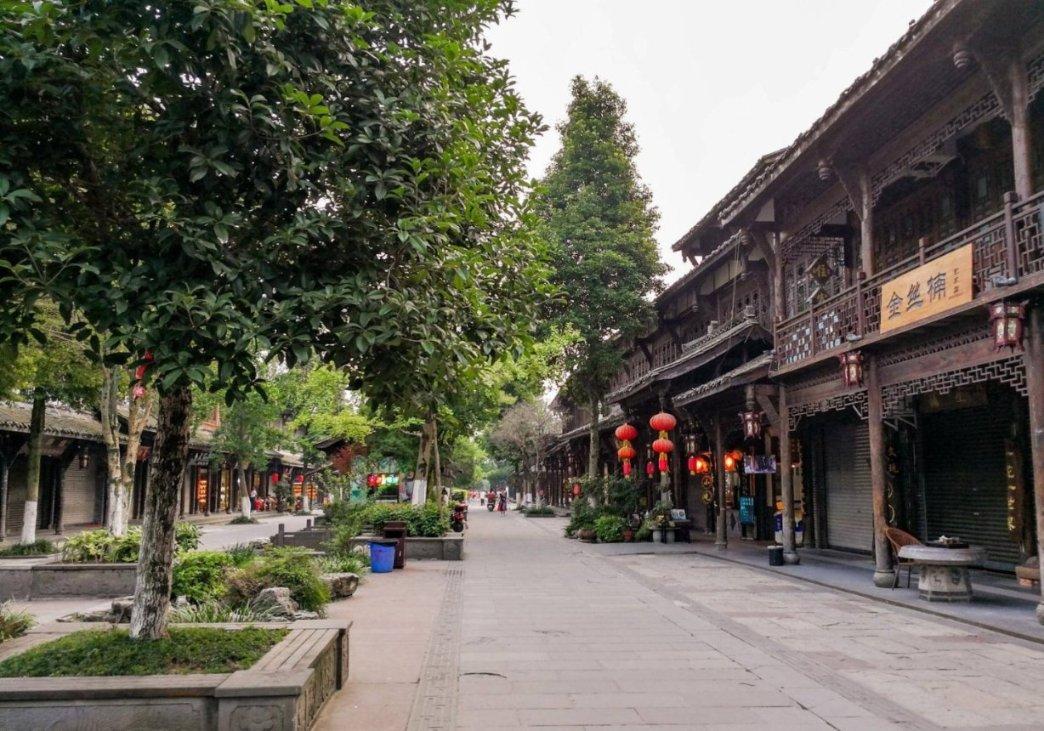 阿克塞汇东新能源项目定日镜全部安装完成，总镜场面积达58万平方米
